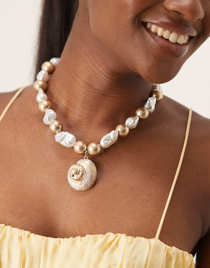 Necklace With Pearl Detail And Shell Pendant