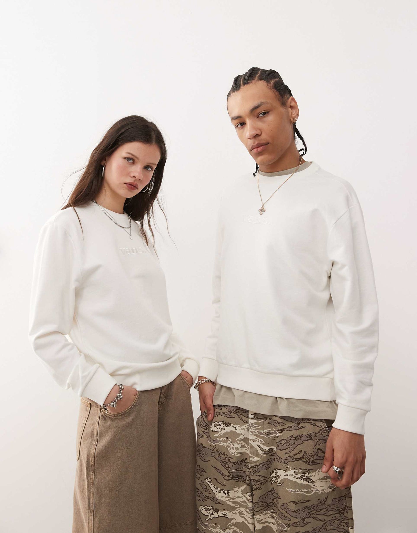 Essential Relaxed Fit Central Logo Sweatshirt