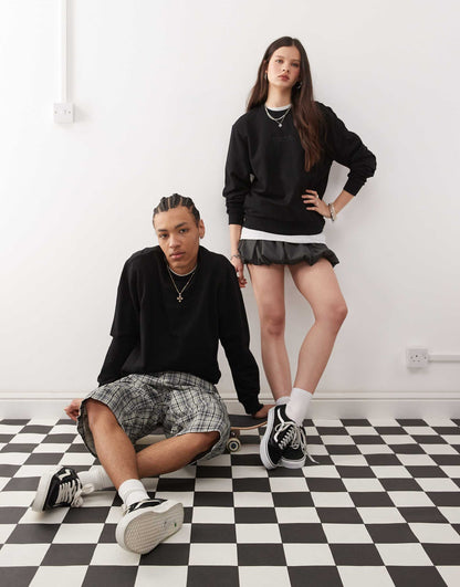 Essential Relaxed Fit Central Logo Sweatshirt