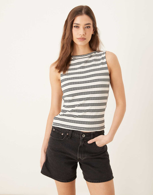 Boat Neck Tank