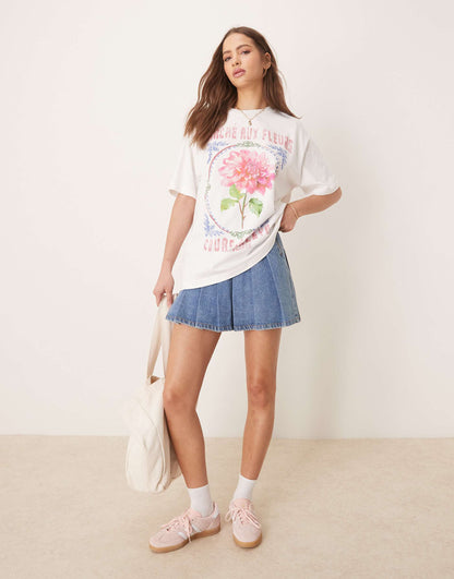 Oversized T-Shirt With Pink Flower Graphic