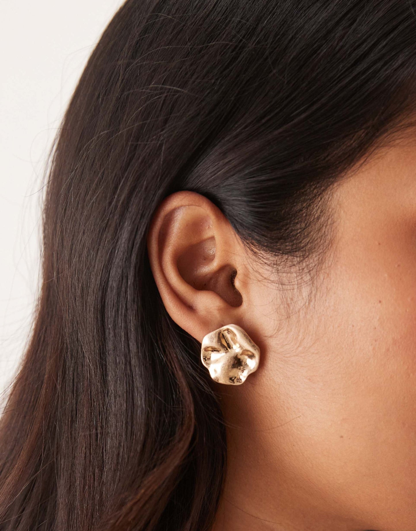 Stud Earrings With Molten Design