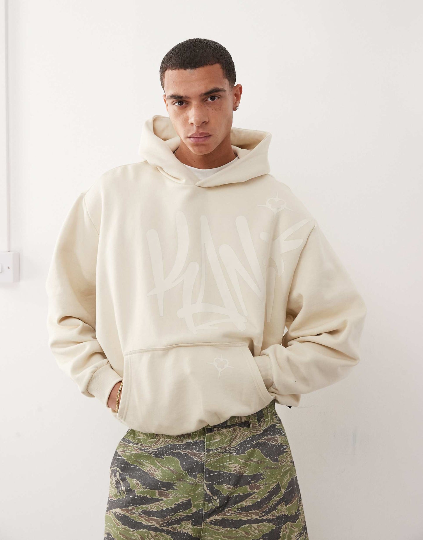 Signature Tag Graphic Logo Hoodie