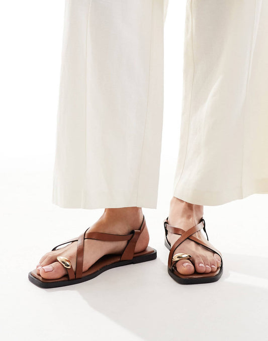 Toe Loop Sandals With Metal Detail