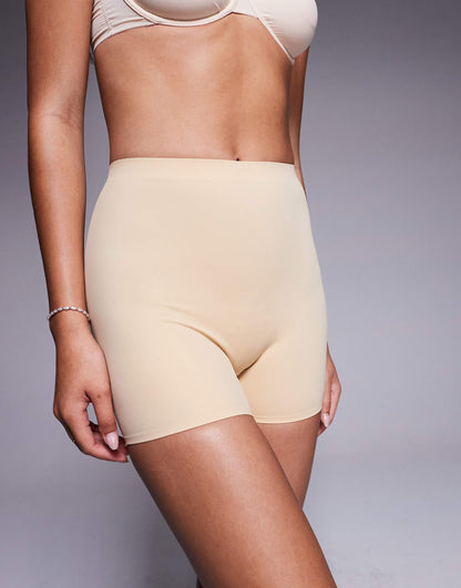 Invisible Mid Waist Light Support Shortie