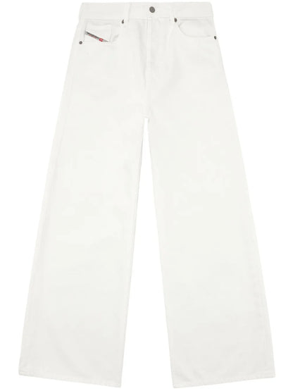 Low-Rise Wide-Leg Jeans