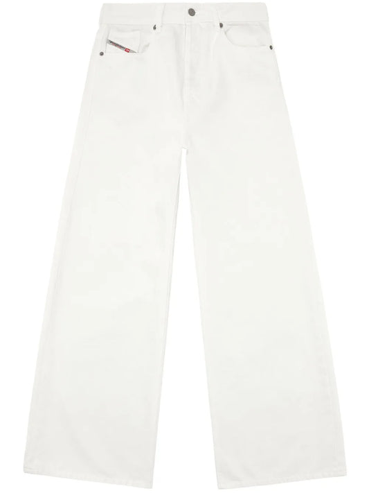 Low-Rise Wide-Leg Jeans