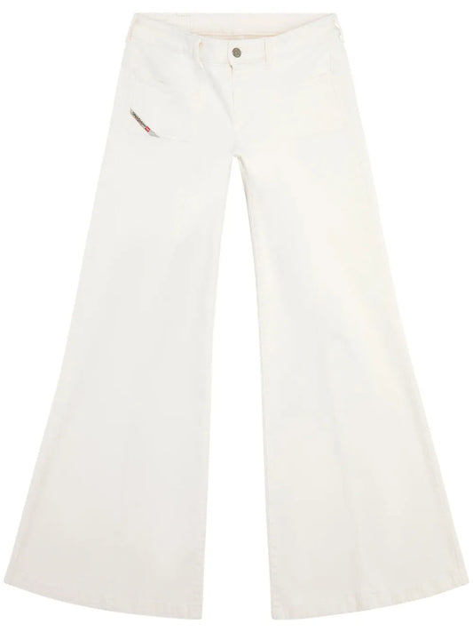 D-Akii Mid-Rise Flared Jeans