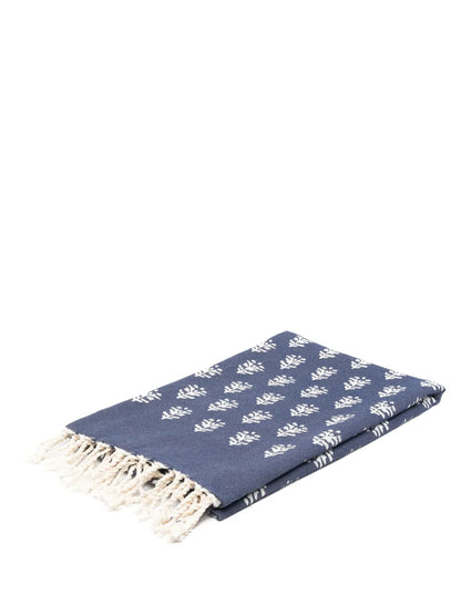 Intarsia Leaf-Pattern Fringed Towell
