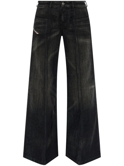 D-Akii Flared Jeans