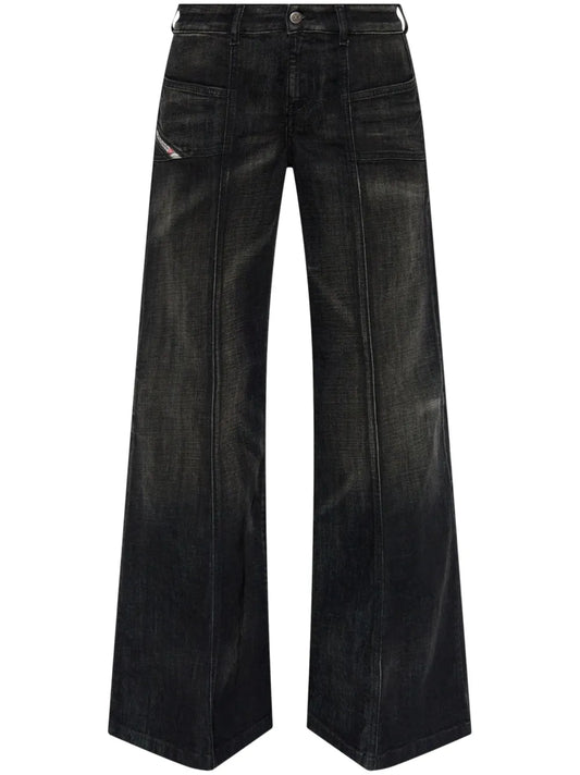 D-Akii Flared Jeans