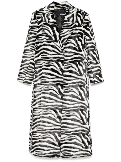 Fluffy Clasp Coat