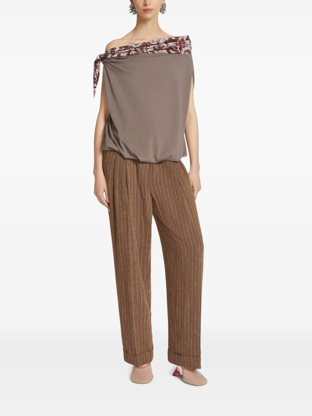 Contrasting Knot-Detail Top