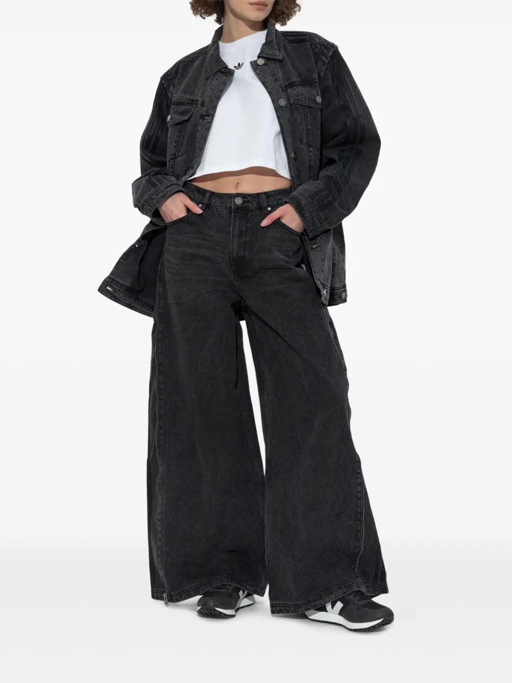 Zip-Detail Wide-Leg Jeans