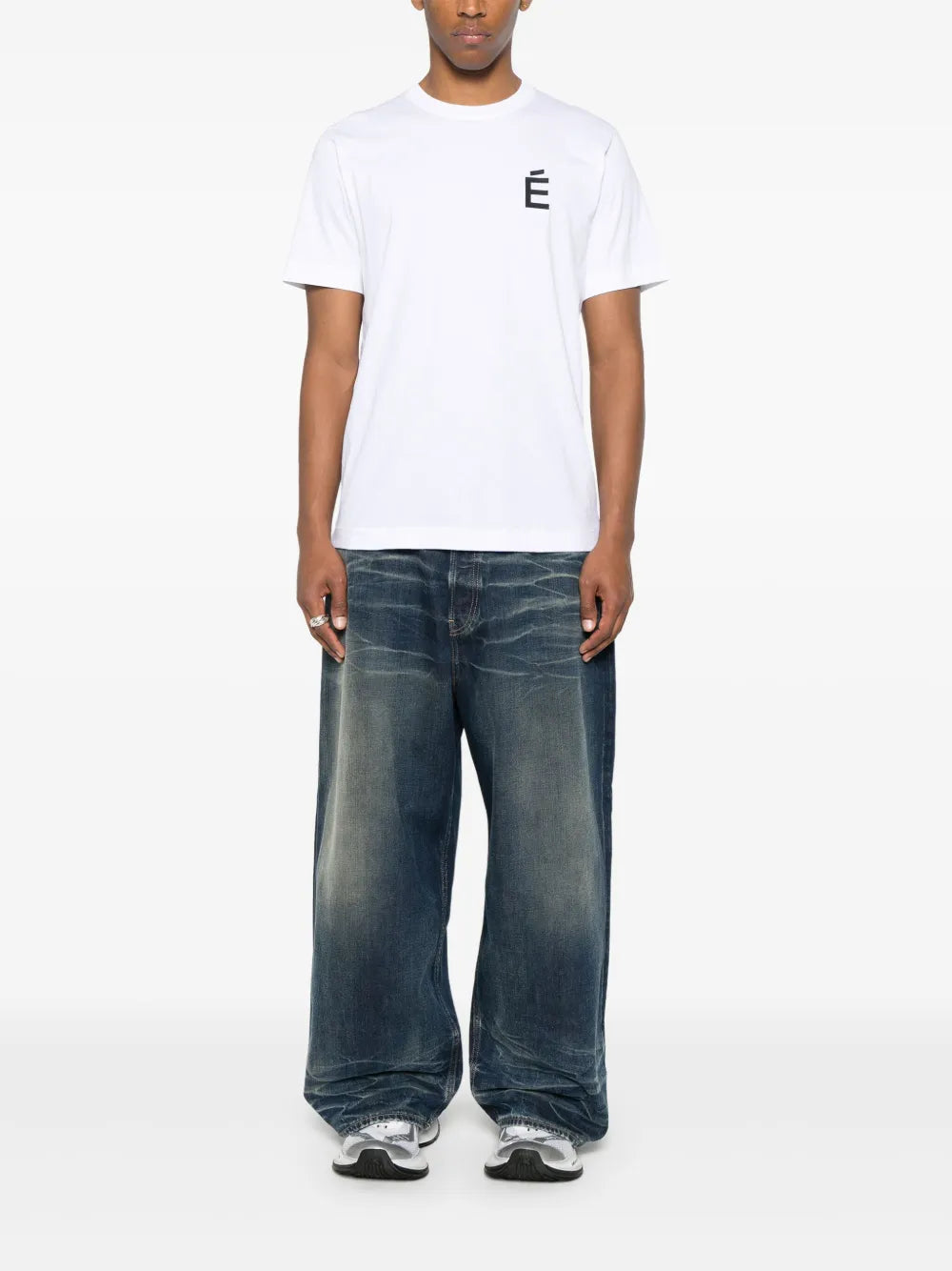 É T-Shirt