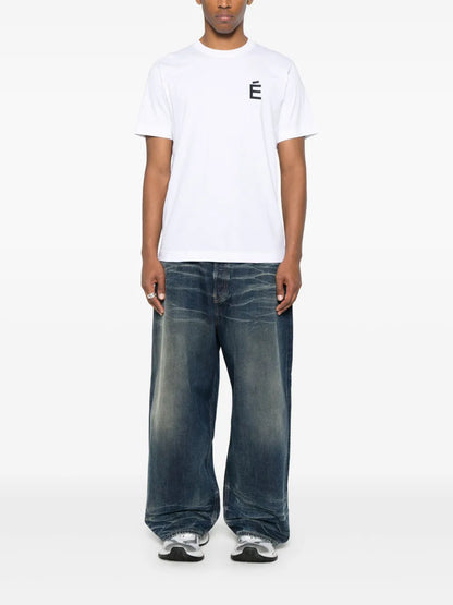 É T-Shirt