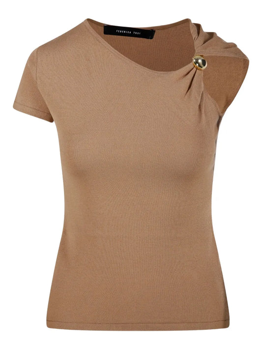 Asymmetric-Detail Top