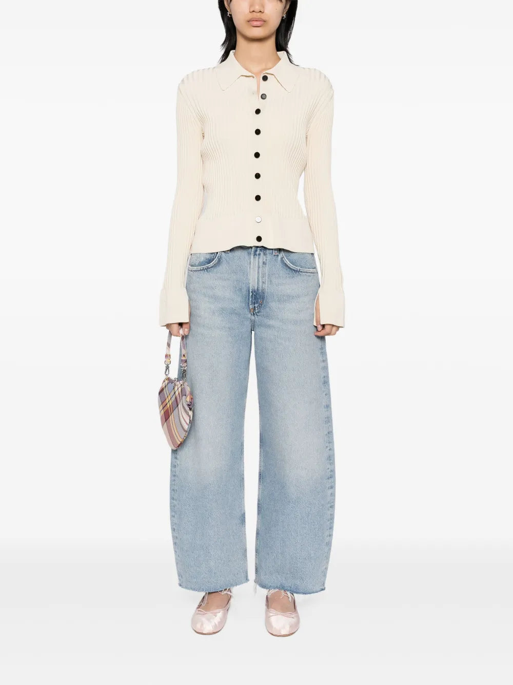 Low Curve Fray Jeans