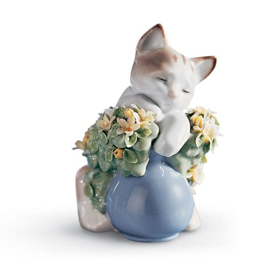 Dreamy Kitten Cat Figurine